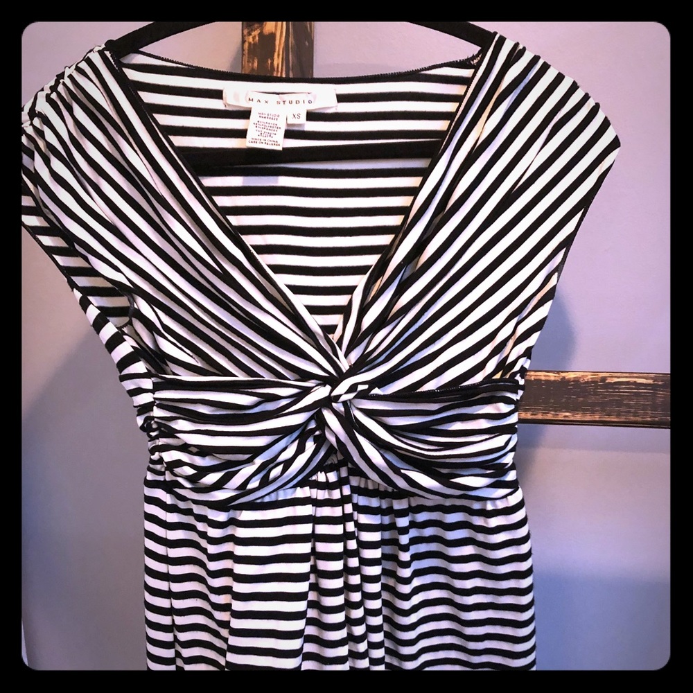 XS Max Studio black and white stripe top